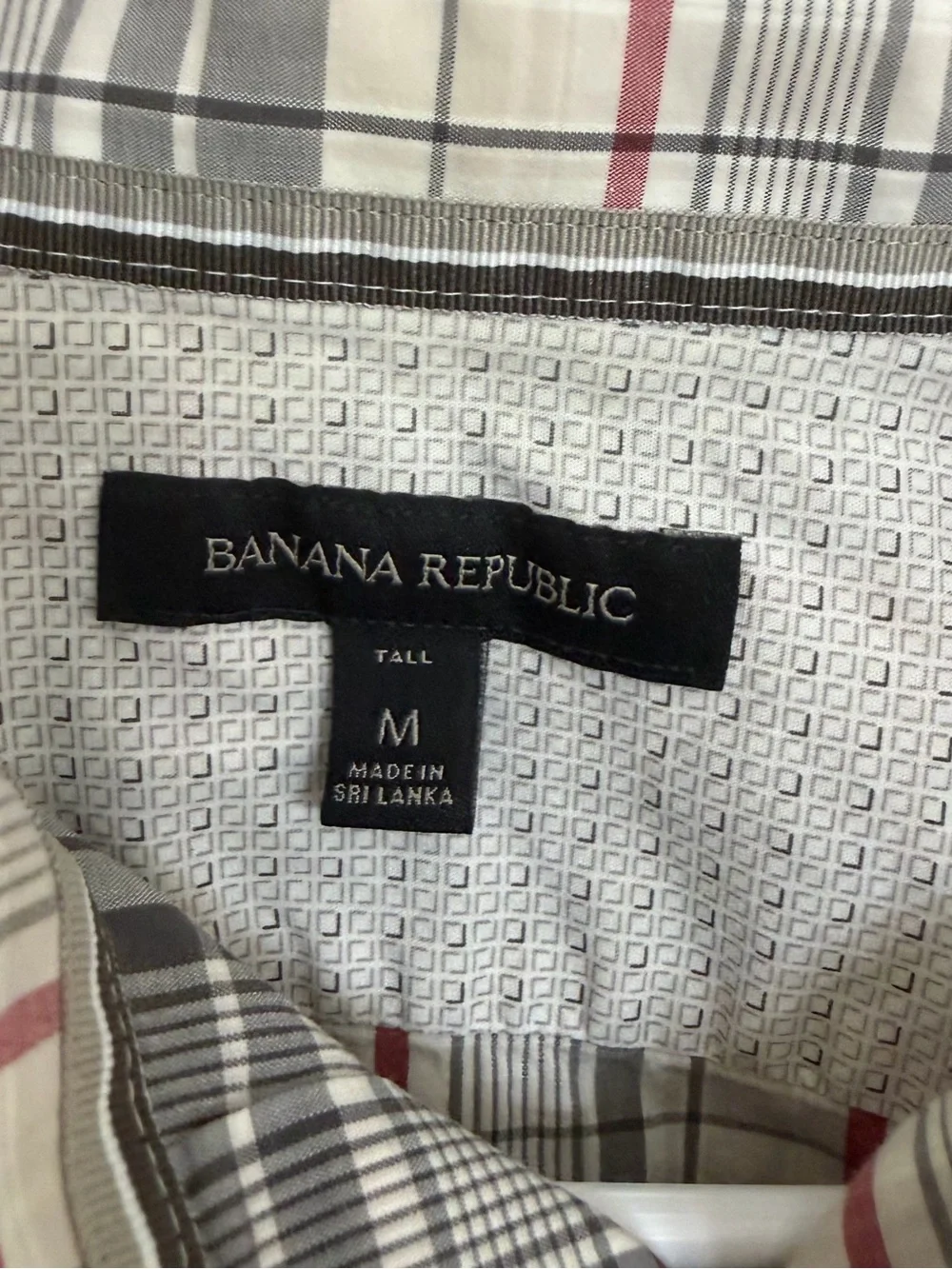 Banana Republic Men’s Gray, White & Red Plaid Short-Sleeve Button-Down Shirt